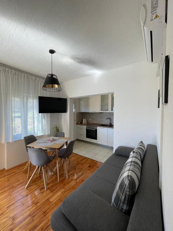 Apartman Ana Vrlika Luaran gambar
