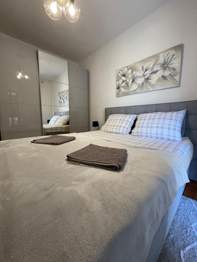 Apartman Ana Vrlika Luaran gambar