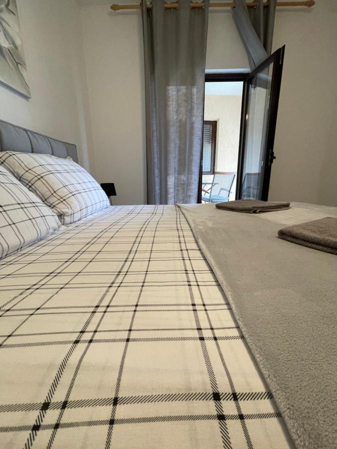 Apartman Ana Vrlika Luaran gambar