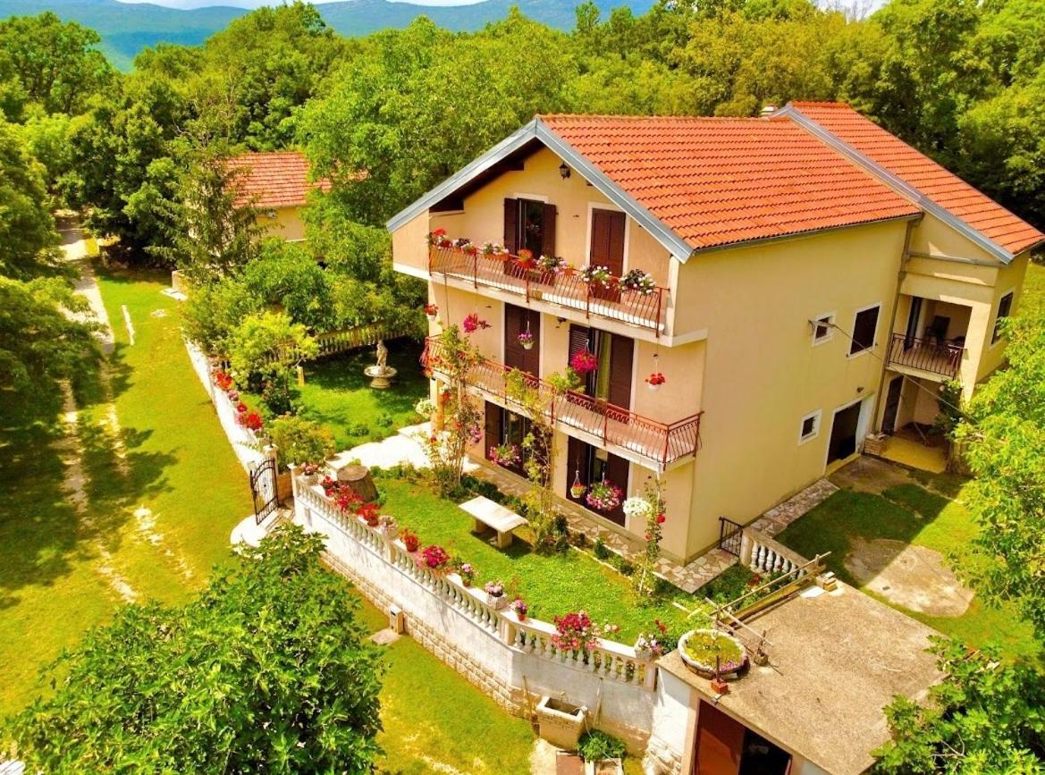 Apartman Ana Vrlika Luaran gambar